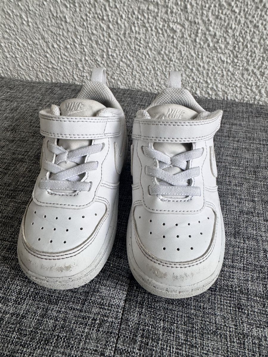 Nike Scarpe per ragazzi: Nike Kinder Turnschuhe weiss Grösse 25 – Usato da Adliswil venduto da Bellezza06 1