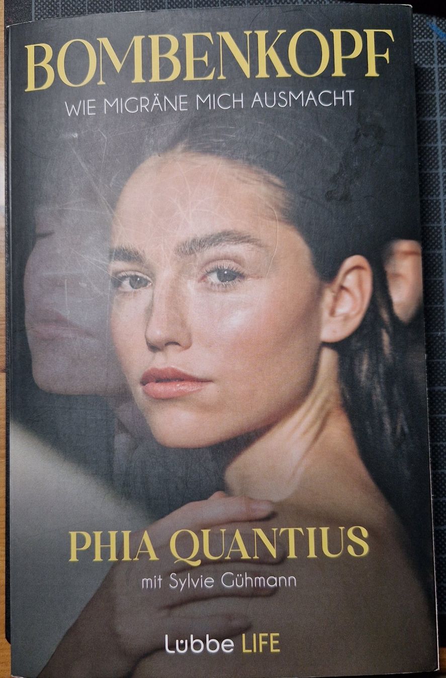 Libri: Buch Bombenkopf von Phia Quantius – Usato da Jona venduto da takenokatana