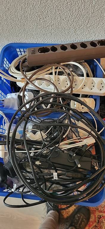Casse di trasporto: Kiste mit Elektrosachen – Usato da Dürrenäsch venduto da Noana1108 1