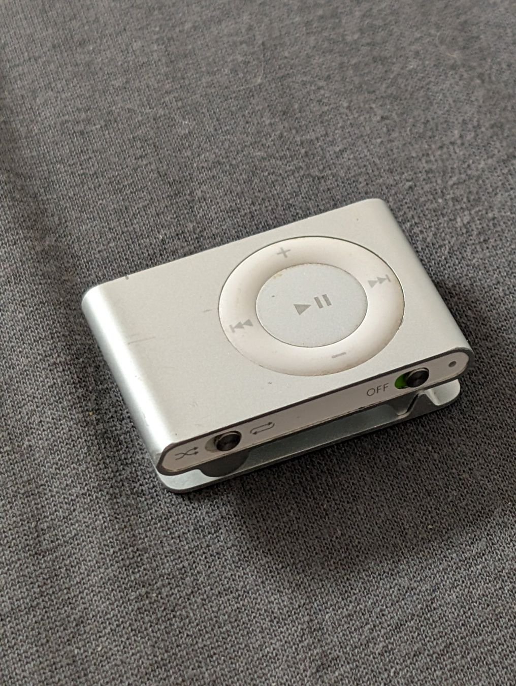 Apple Tragbarer Mediaplayer: Apple iPod Shuffle – Defekt aus Bern von Mantel0
