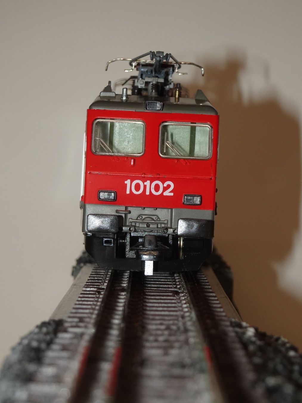 Roco Modelleisenbahnen: ROCO SBB Re 4/4 IV   H0 DC – Gebraucht aus Hinwil von Berling0 4