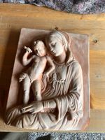  Madonnenrelief mit Kind (38)