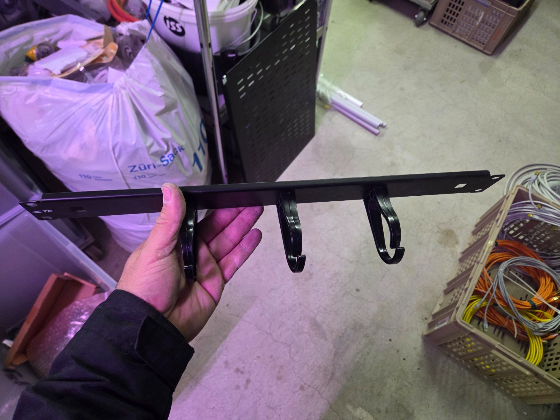 Racks & Cavalletti: Kabelführung 19" Rangierpanel Kabelführungspanel – Usato da Zürich venduto da Alibaba1234 4