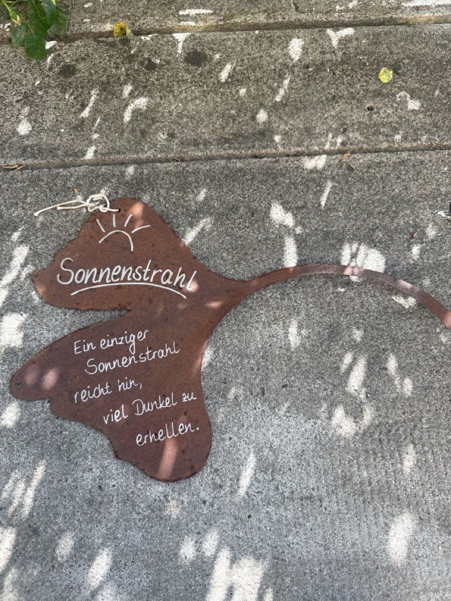 Tutte le decorazioni: Gartendeko "Sonnenstrahl"-Ginkgoblatt mit Spruch, Rost – Usato da Langnau i. E. venduto da Acrjl