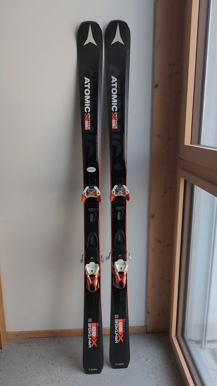 Atomic Skis: Skis de Piste Atomic – Gebraucht aus Lausanne von pie_n2mq 1