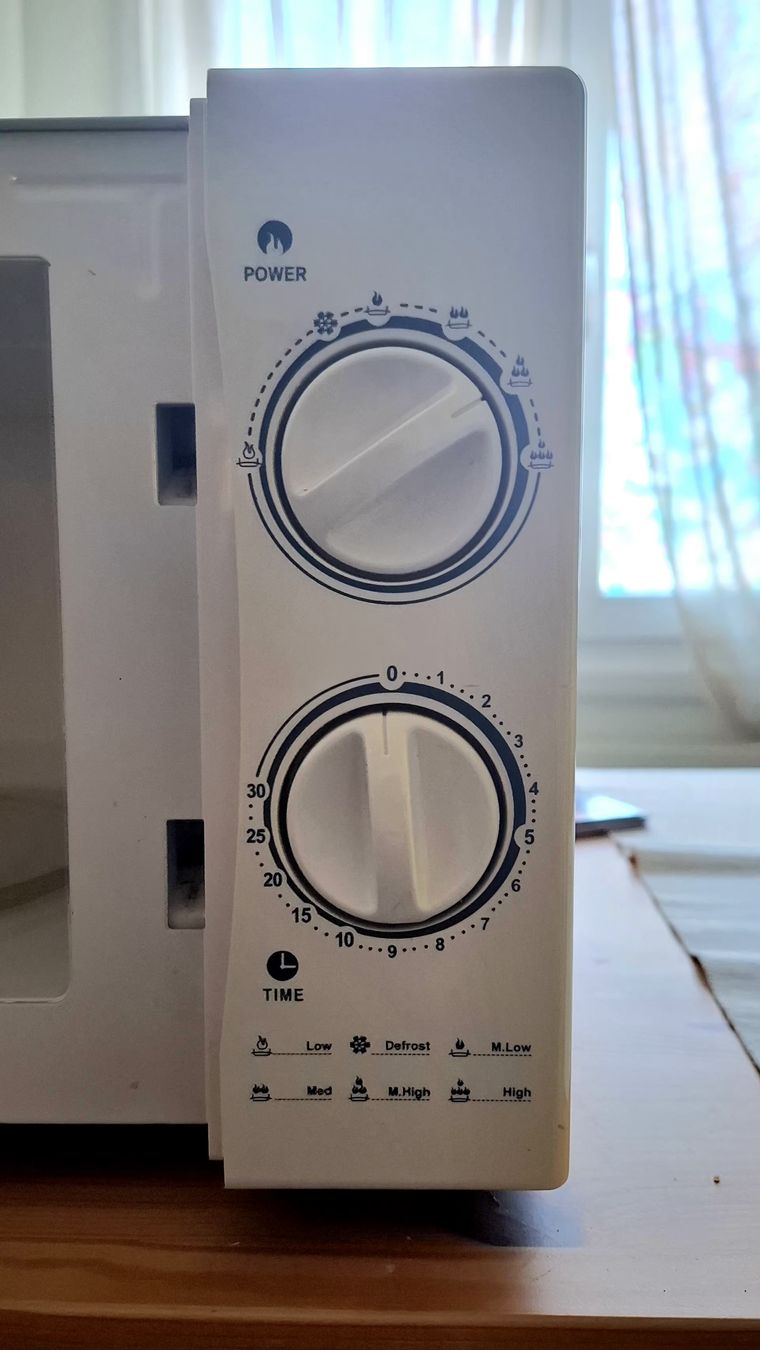 Forni: Micro-ondes FAR 700w – Usato da Troinex venduto da adelineac 2