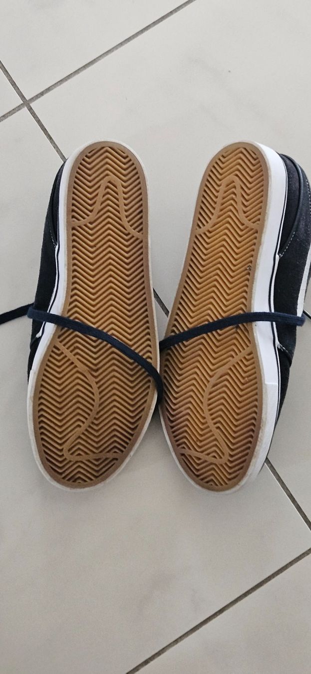 Nike Chaussures hommes: Nike Schuhe – D'occasion à Wohlen AG par france19m 1