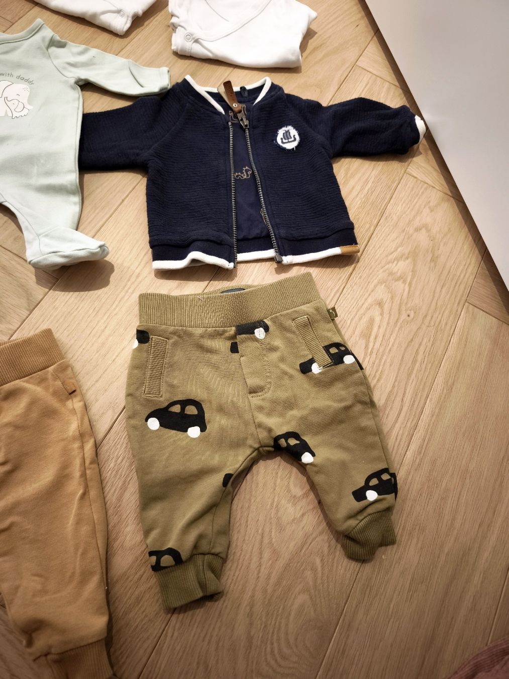 Lotti & Set di vestiti: Kleider Set Baby - 0-1 Monat  – Usato da Oberrieden venduto da Beti85 1