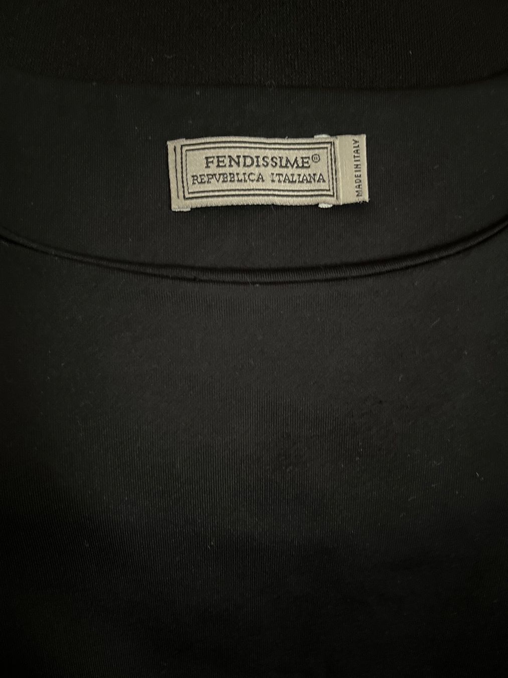 Fendi Tops: Fendi black top with logo – Gebraucht aus Rüschlikon von ant_5v7g 5