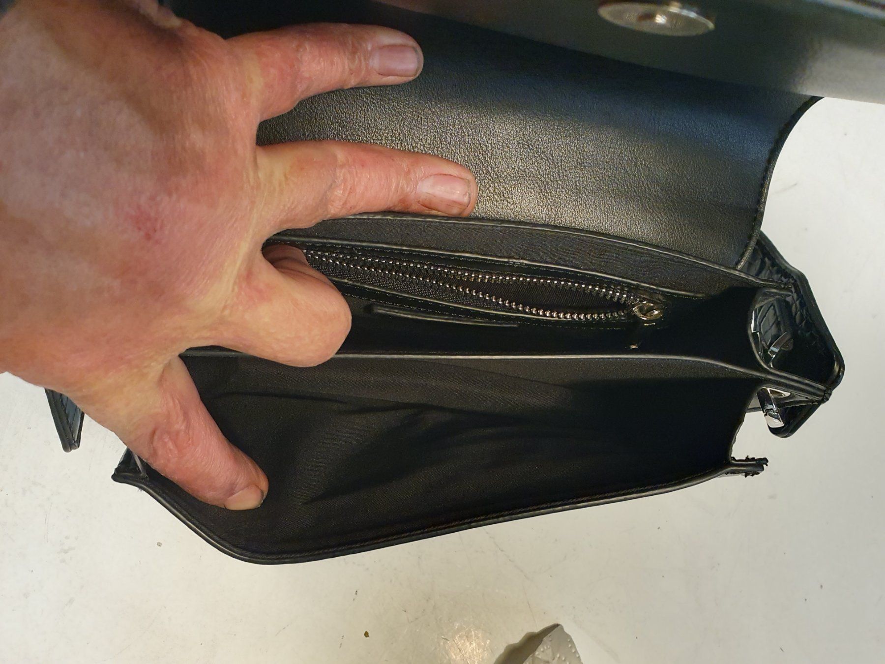 Sisley Borse da donna: Sisley Damenhandtasche schwarz – Usato da Zürich venduto da dialout 3