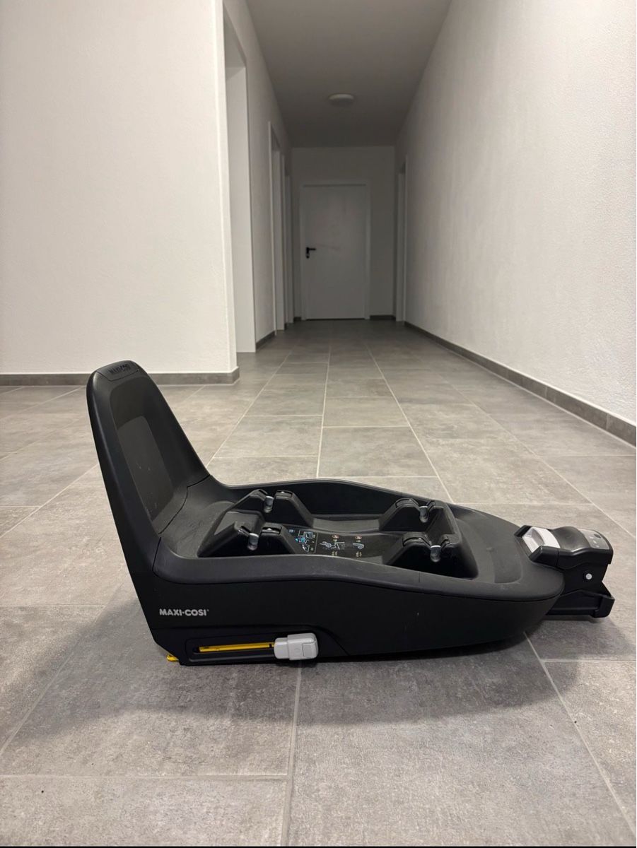 Maxi-Cosi Auto-Kindersitze: Maxi-Cosi Babyschale mit Isofix Basisstation – Gebraucht aus Frauenfeld von MiggiO 3