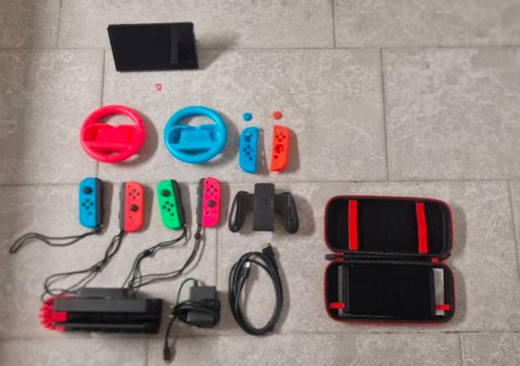 Nintendo Konsolen: Nintendo Switch Zubehör und Spiele Konsole Bundle – Neu (gemäss Beschreibung) aus Steinhausen von NaDaLe17