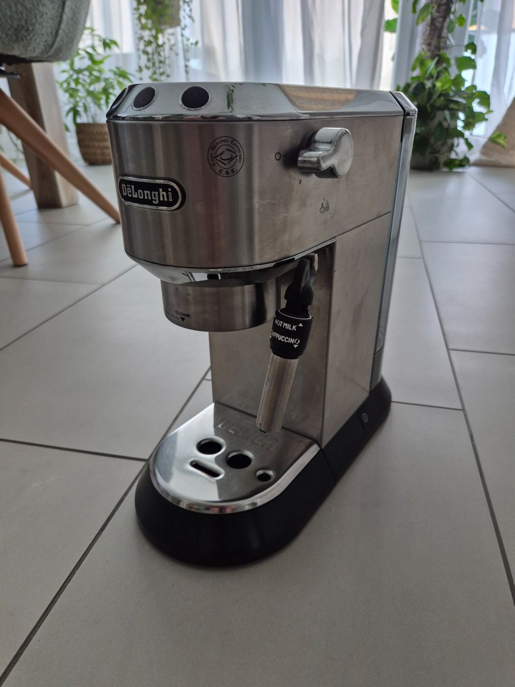 De'Longhi Macchine per caffè & Macchine per espresso: DeLonghi Espressomaschine Dedica EC685.M silber gebraucht – Usato da Oberentfelden venduto da Natallia. 1