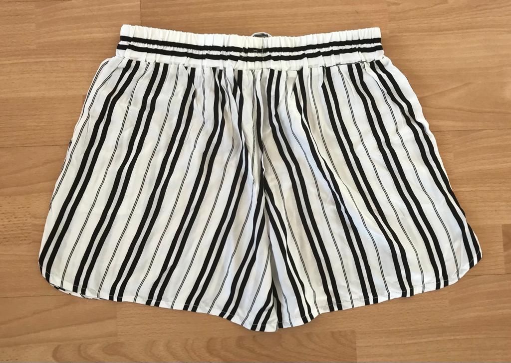 Pantaloni: Shorts schwarz weiss – Usato da Biel/Bienne venduto da SandraDG