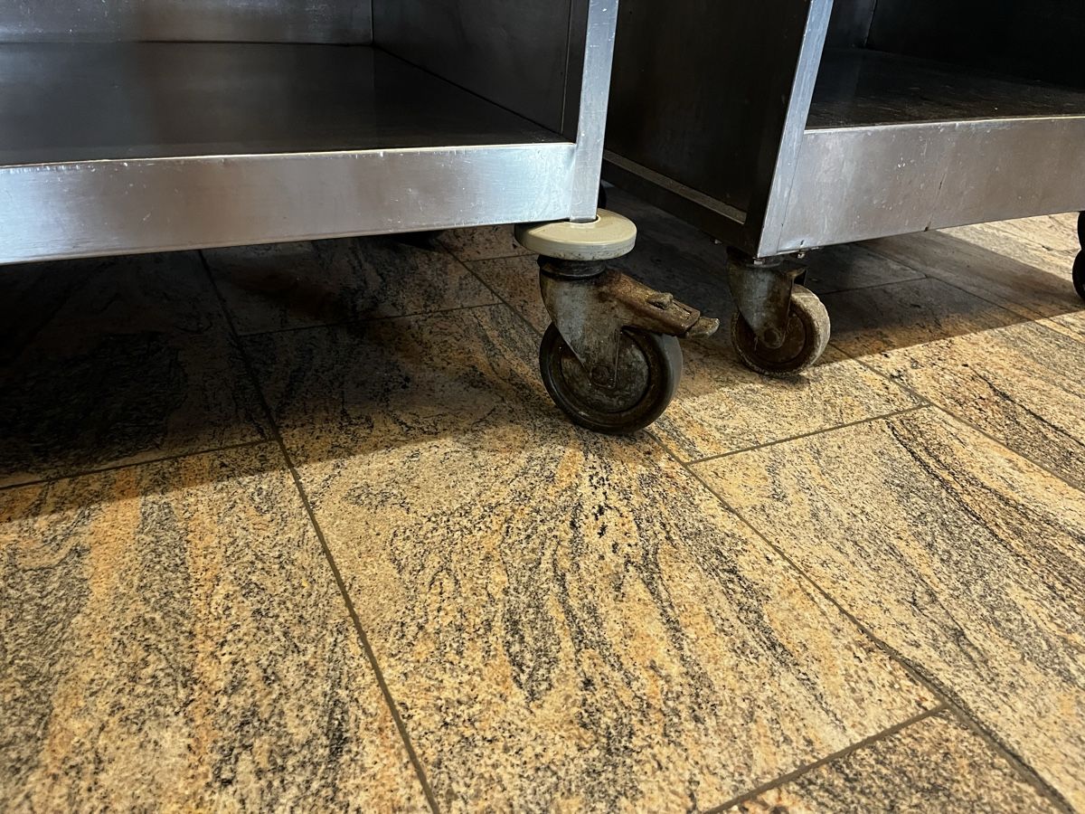 Küchengeräte: 2 Abräumwagen robust  – Gebraucht aus Dittingen von Cervolino77 2