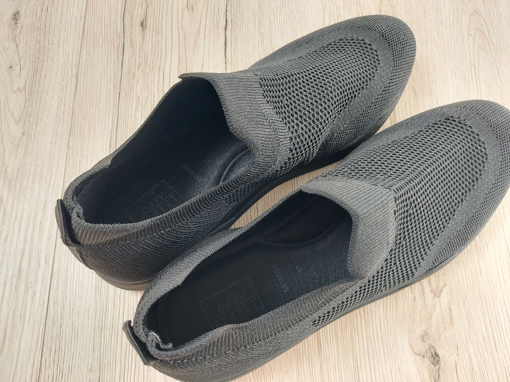 Scarpe da donna: Easy Street Sneaker Grösse 7 – Nuovo (secondo la descrizione) da Aedermannsdorf venduto da DaniB81 2