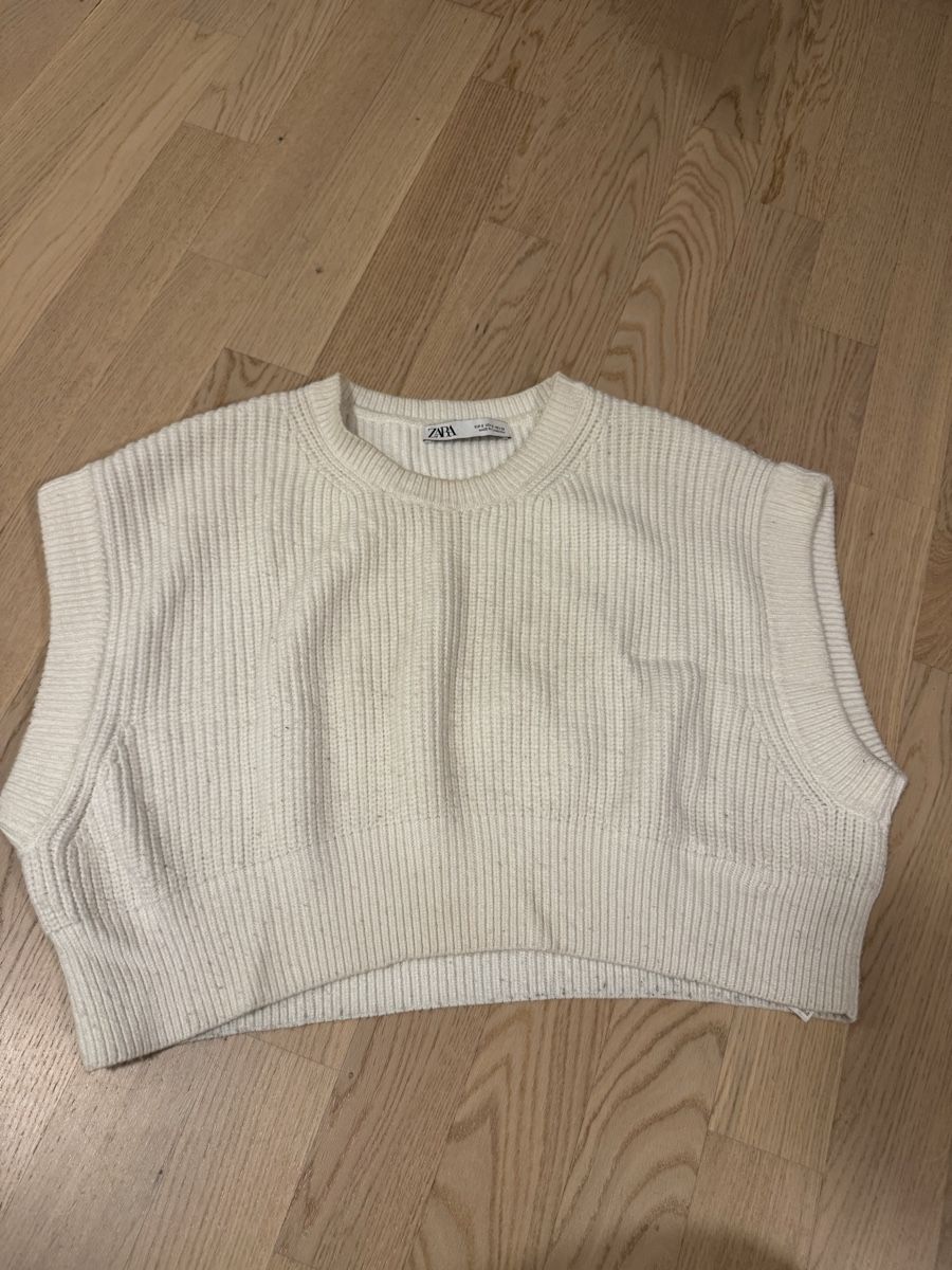 Zara Maglioni & Felpe: Strickweste weiss gerippt – Usato da Pfäffikon ZH venduto da aitm_00