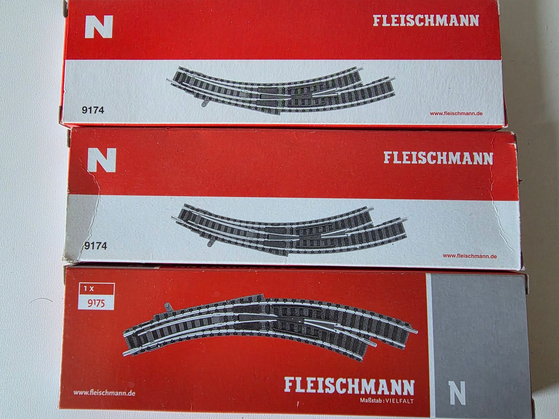 Fleischmann Modellini di ferrovie: 3 Stück Bogenweichen R1/R2 – Usato da Seuzach venduto da Loeckeli01