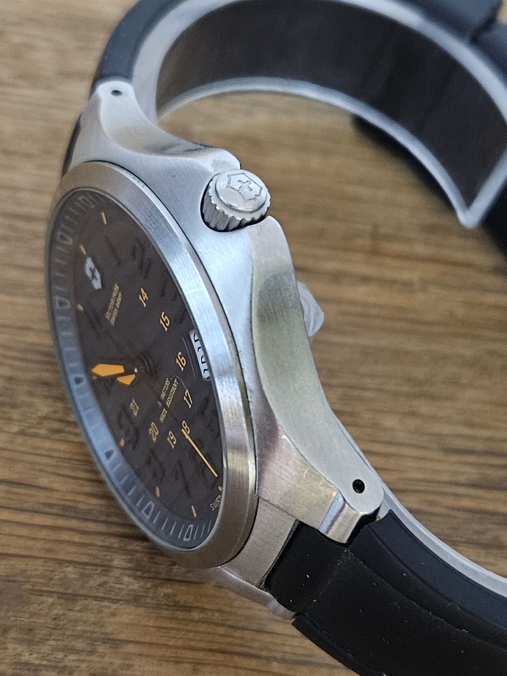 Victorinox Orologi: Victorinox Herrenuhr 40mm – Usato da Flamatt venduto da pie_f9zm 4