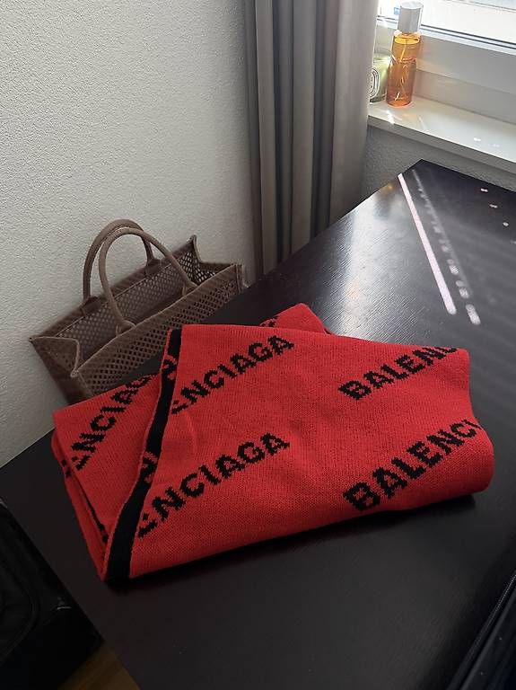Foulards, Tücher & Schals: Balenciaga – Gebraucht aus St. Gallen von Leyla011