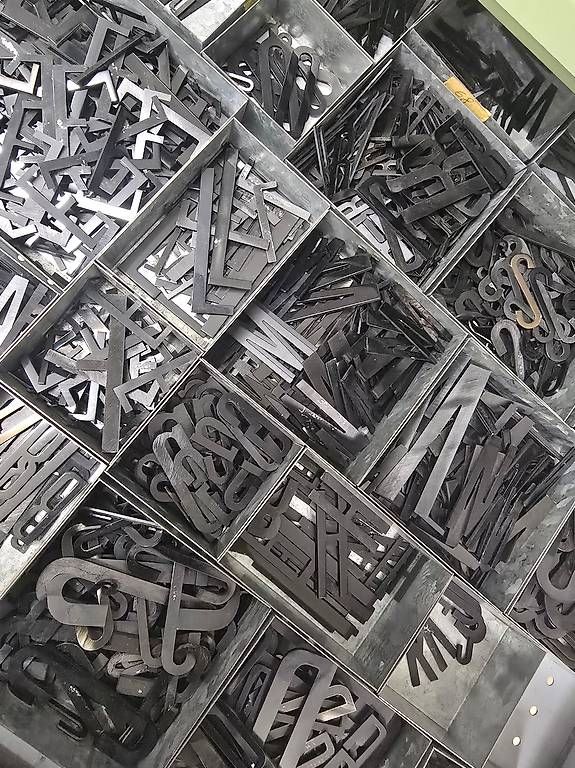 Tutti gli attrezzi: Lettres en aluminium – Nuovo (secondo la descrizione) da Genève venduto da ew7_l9d5 1