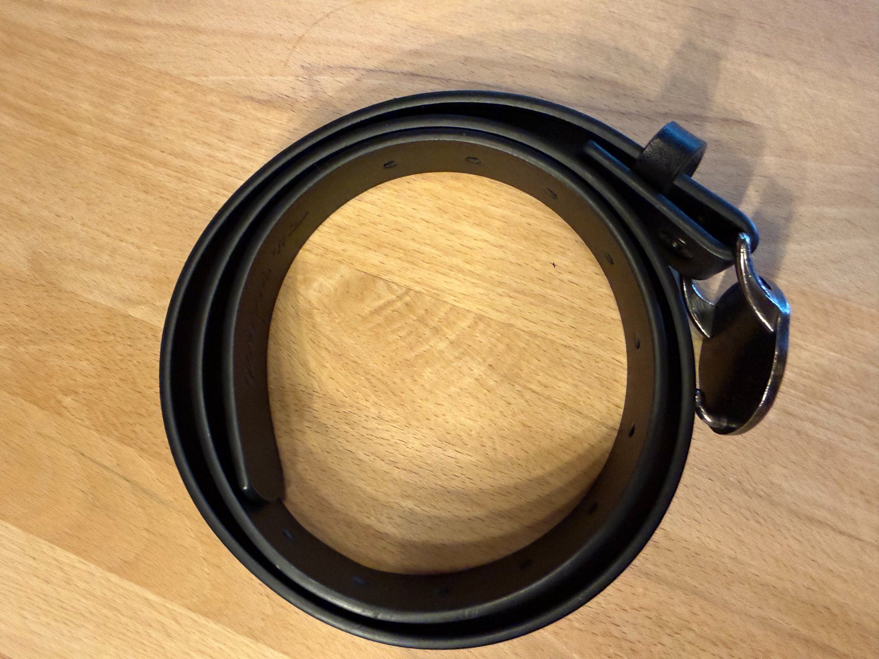 Cinture: Stylish Black Leather Belt – Usato da Russikon venduto da Moc_r7pn 1