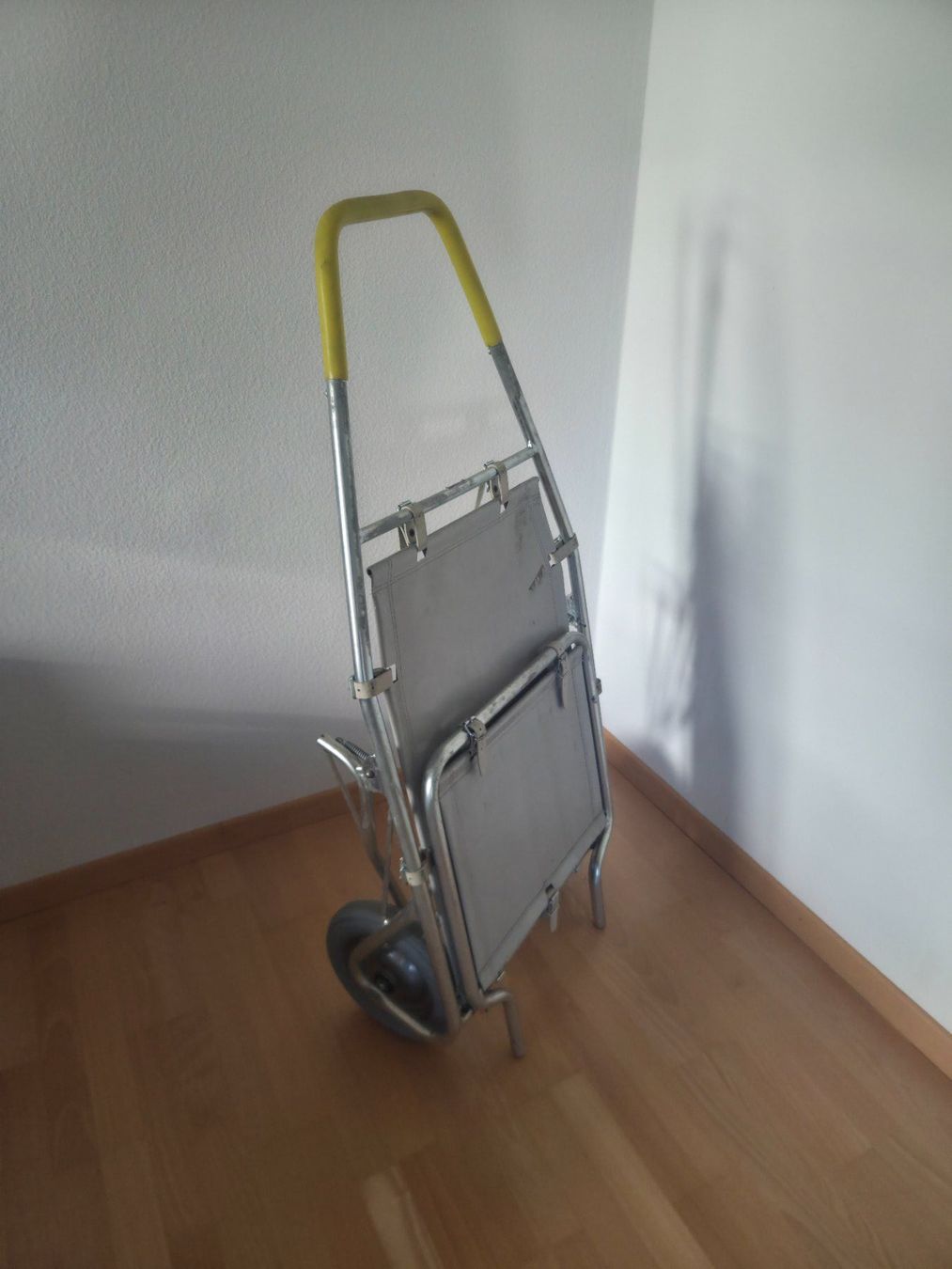 Schubkarren: Comorga Paketschubkarre Klappbar ab 1 CHF – Gebraucht aus Zürich von Wickeddude 2