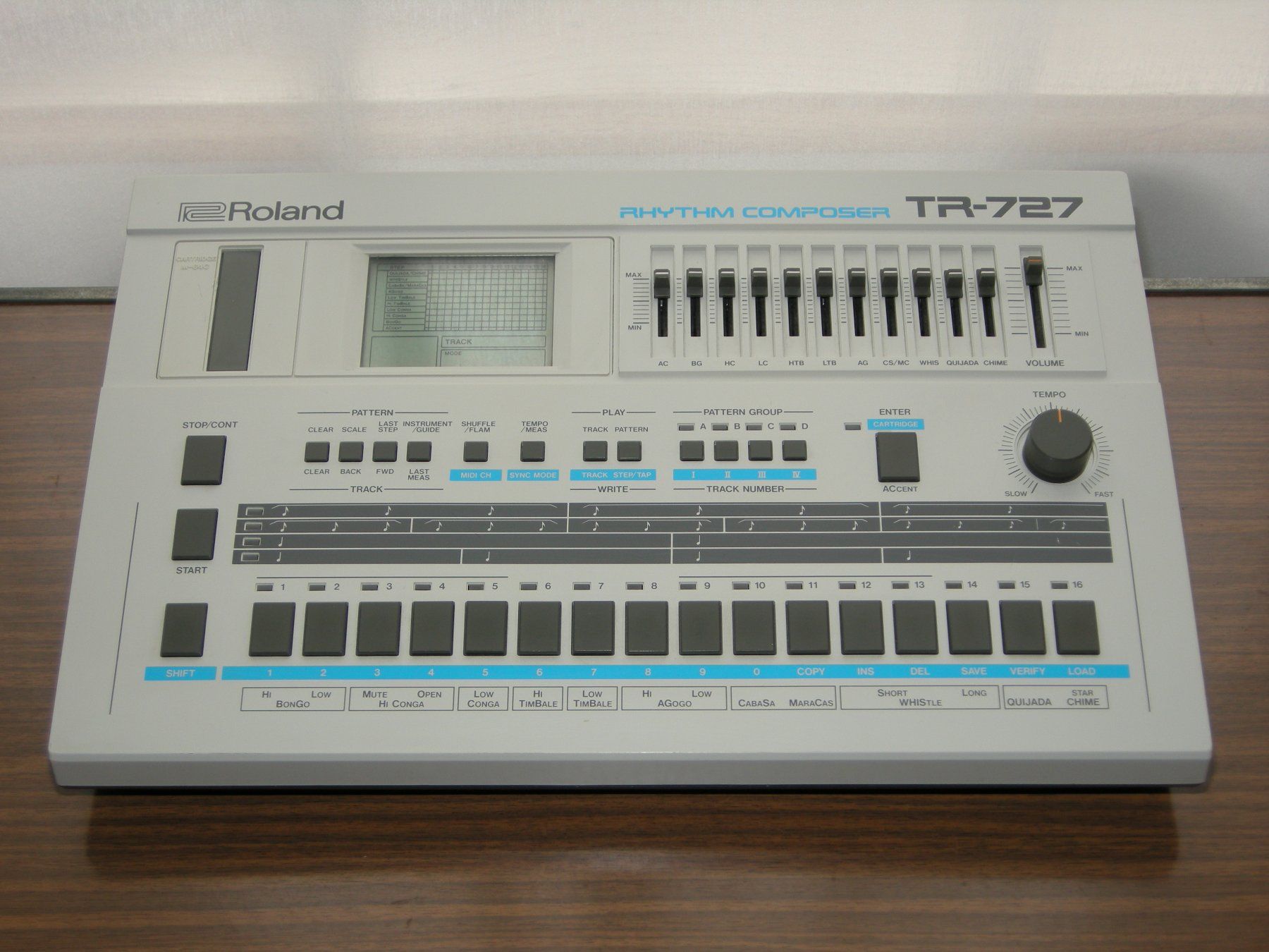 Roland Strumenti musicali: Vintage Roland TR-727 Drummachine 1985 – Usato da Aarau venduto da Pearlz 1