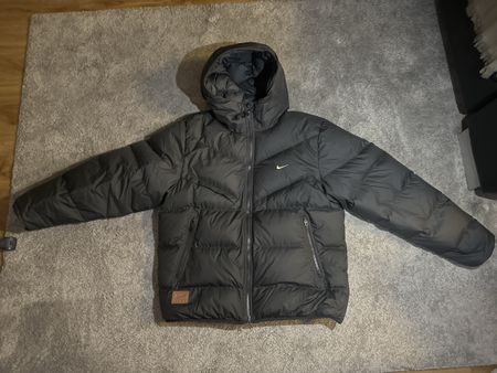 Nike Daunenjacke schwarz mit Kapuze, guter Zustand GRÖSSE XL
