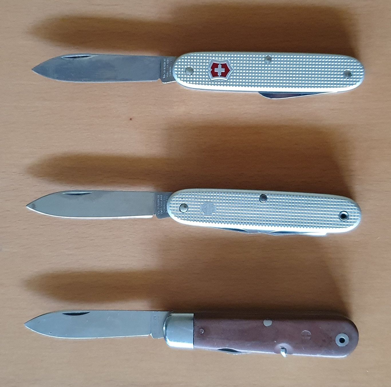 Schweizer Armee Coltelli tascabile: 3 Militär Sackmesser – Usato da Kreuzlingen venduto da Rschweiz1 1