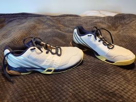 Gut erhaltene Adidas Hallenschuhe Gr. 41.5 für Sport 👟
