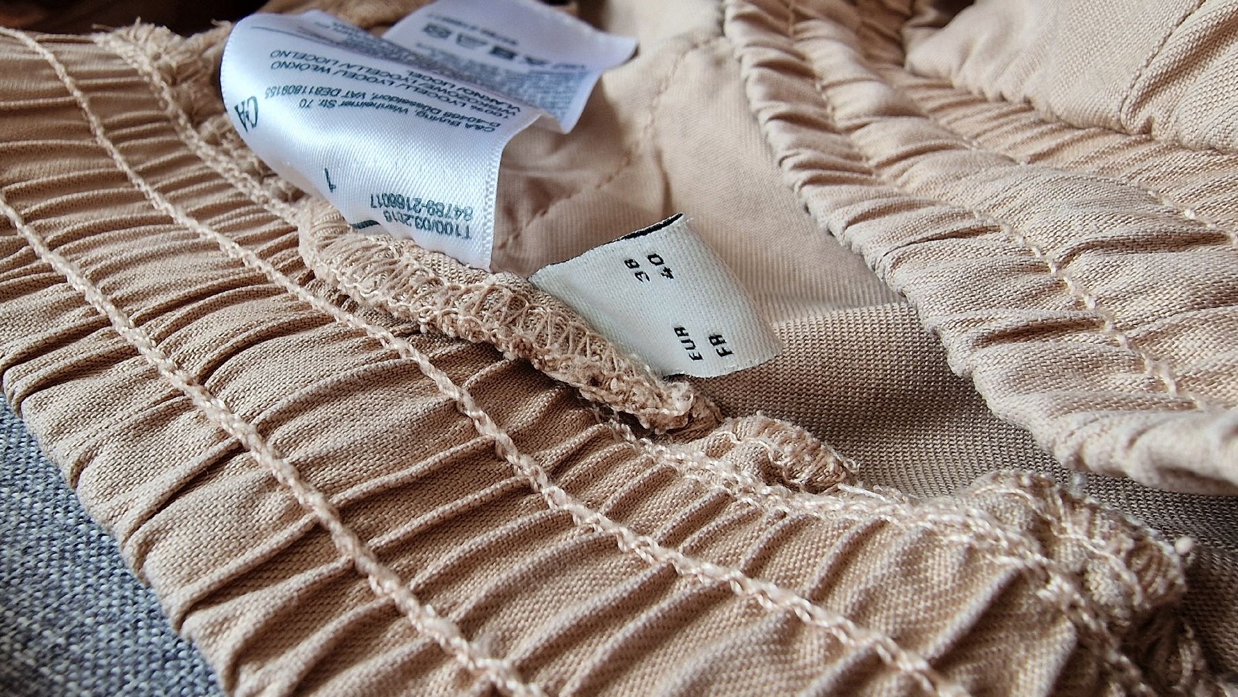 C&A Pantaloni: C&A Lyocell Hose Beige/Camel, Gr. 38 mega weich – Usato da Zofingen venduto da stm_dl82 3