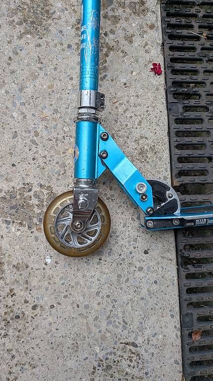 Chilli Kickboard: Kickroller Micro blau gebraucht Zustand gut – Gebraucht aus Zürich von Zause2006 3