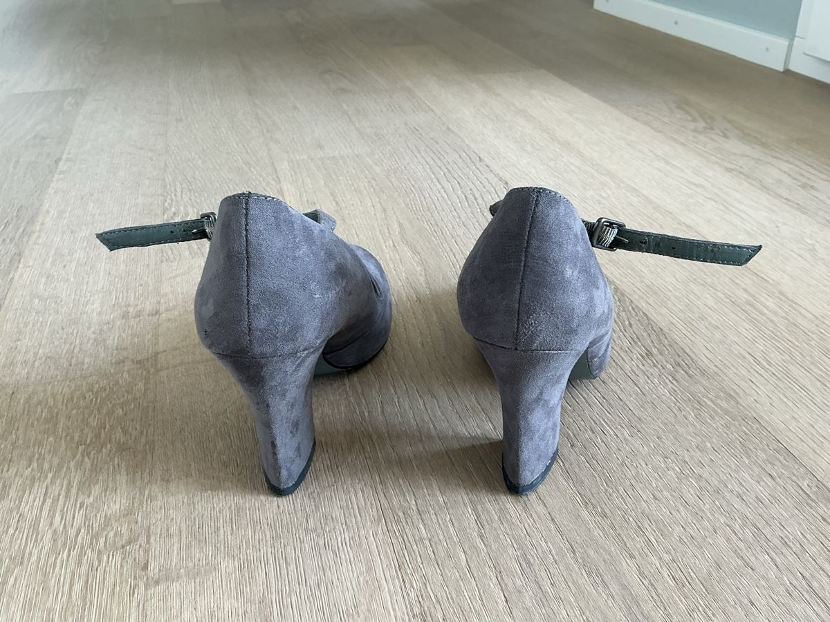 Scarpe da donna: Bata Schuhe, Farbe Grau, Größe 37 – Usato da Hergiswil NW venduto da wol_j5qk 3