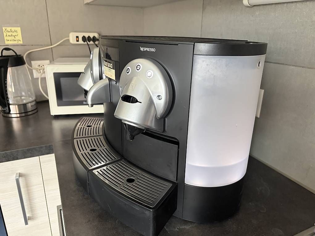 Kaffeemaschinen & Espressomaschinen: Machine à café Nespresso professionnel – Gebraucht aus La Chaux-de-Fonds von ann_8n89 1