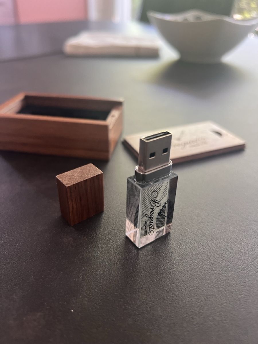 USB Sticks: Clé USB Breguet transparente neuve – Gebraucht aus Uitikon Waldegg von chr_7bdv