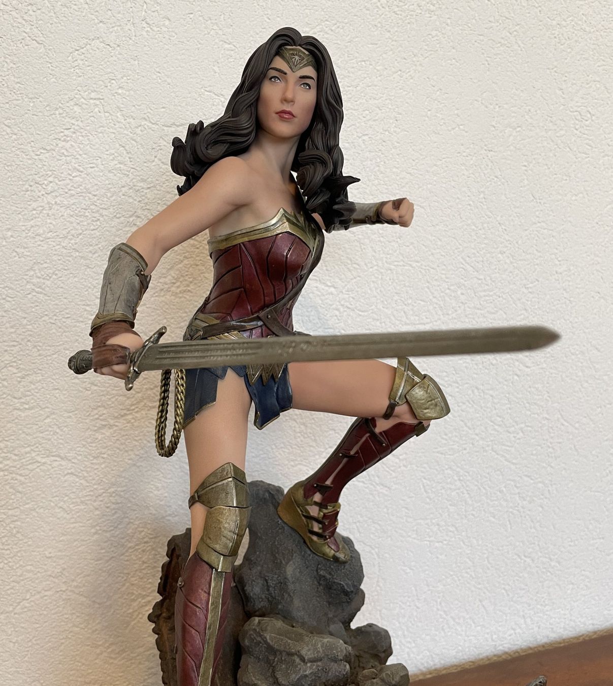 Figuren: Wonder Woman Figur 50 cm – Gebraucht aus Sins von den_z9gy 4