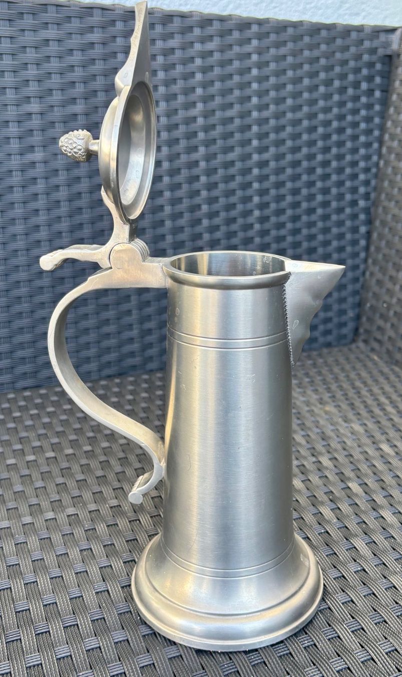 Caraffe: Zinnkrug mit Deckel – Usato da Samstagern venduto da Garfield13 1