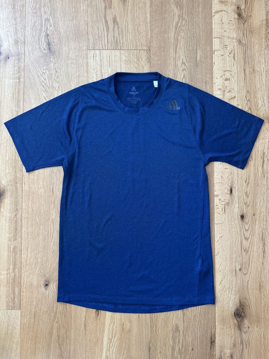 Adidas T-shirt: Adidas Freelift Climalite Tshirt, Gr. S – Usato da Interlaken venduto da fbnscl