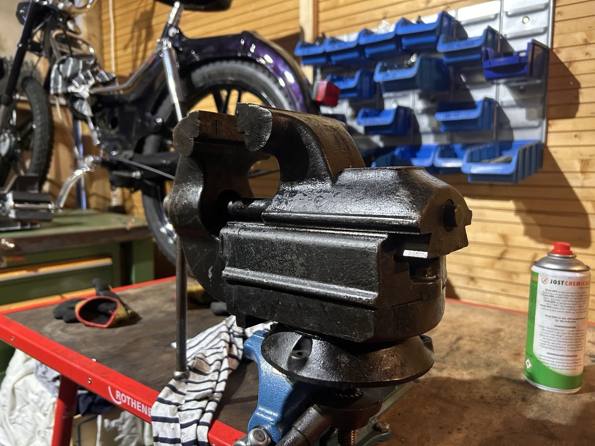 Gressel Tutti gli attrezzi: GRESSEL Schraubstock 100 mm | Schweizer Qualität | drehbar – Usato da Lüterkofen venduto da len_x8tq 4