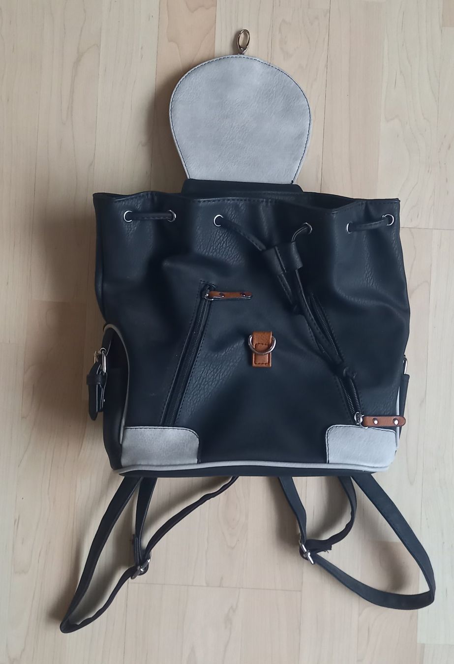 Zaini: Damen Rucksäckli 35 x 30 cm – Usato da Thun venduto da Erti5 2