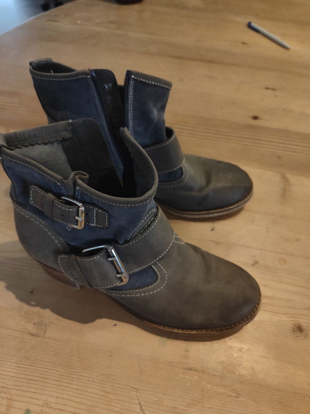 Scarpe da donna: schöne Lederschuhe Gr. 39 – Usato da Olten venduto da Sonjam 2