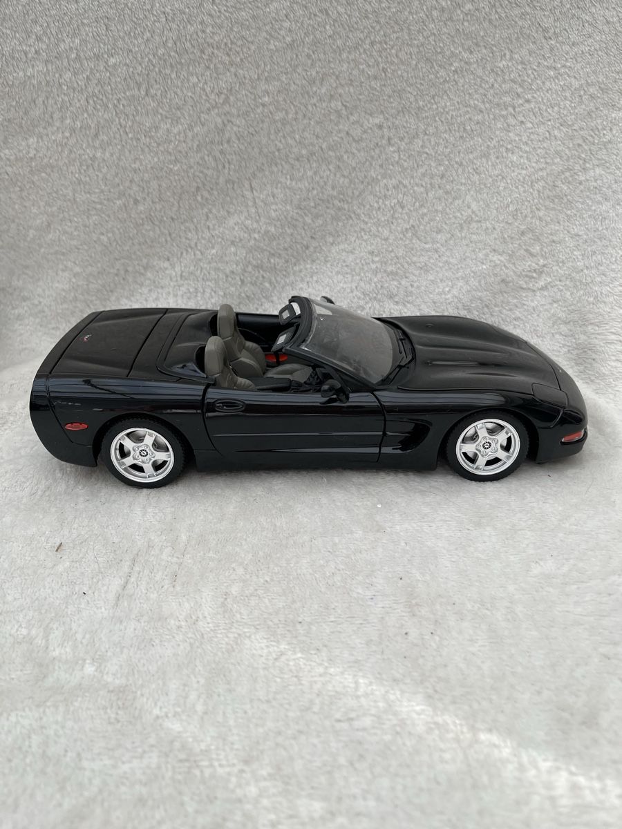 Chevrolet Modellini d'auto: Chevrolet Corvette Cabrio 1997 – Nuovo e nell'imballaggio originale da Oberweningen venduto da mer_2yn9 6