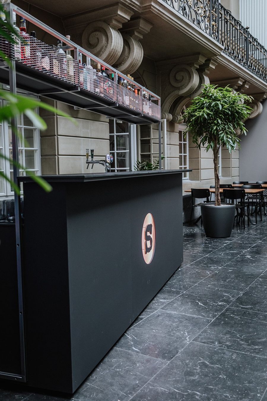Ladenausstattungen & Messebau: Edle, Mobile Bar-Theke mit Kühlschubladen – Gebraucht aus Bern von porcini80 1