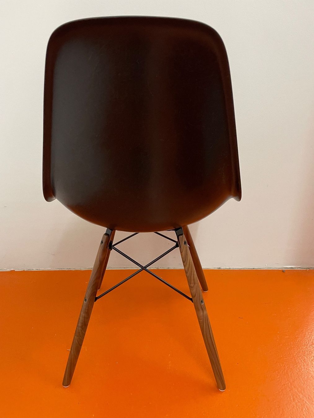 Eames Sedie: Eames Side Chair in schwarz – Usato da ipsach venduto da Latigo 1