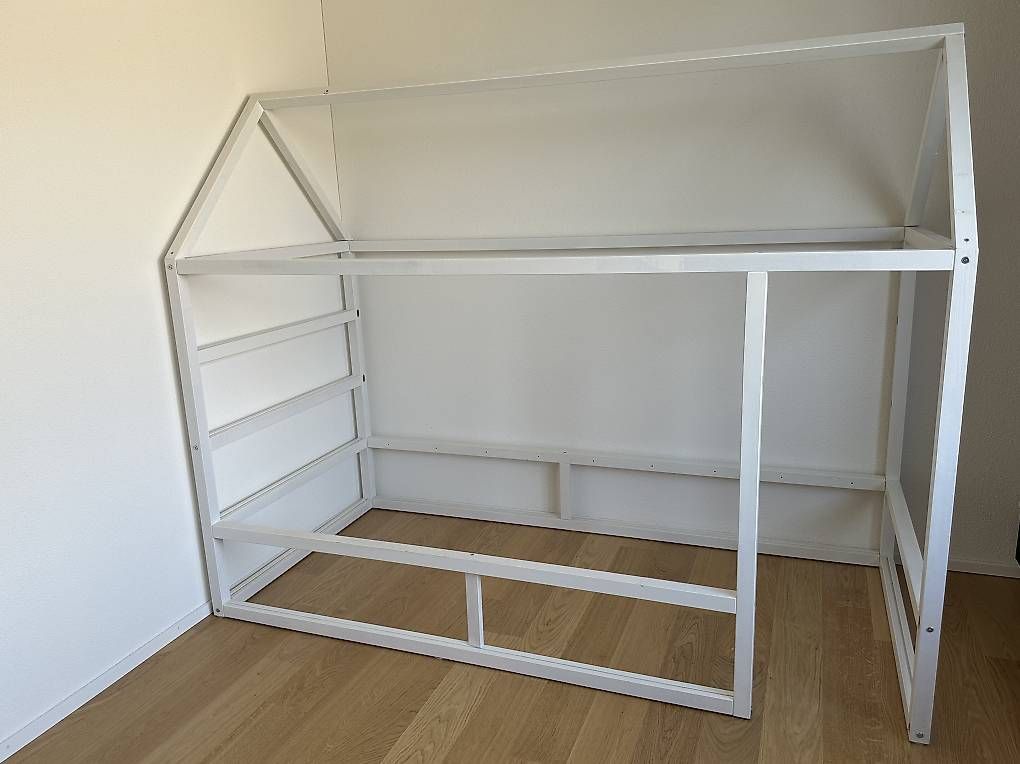 Ikea Betten: Kinderbett in Hausform – Gebraucht aus Zürich von nluterba