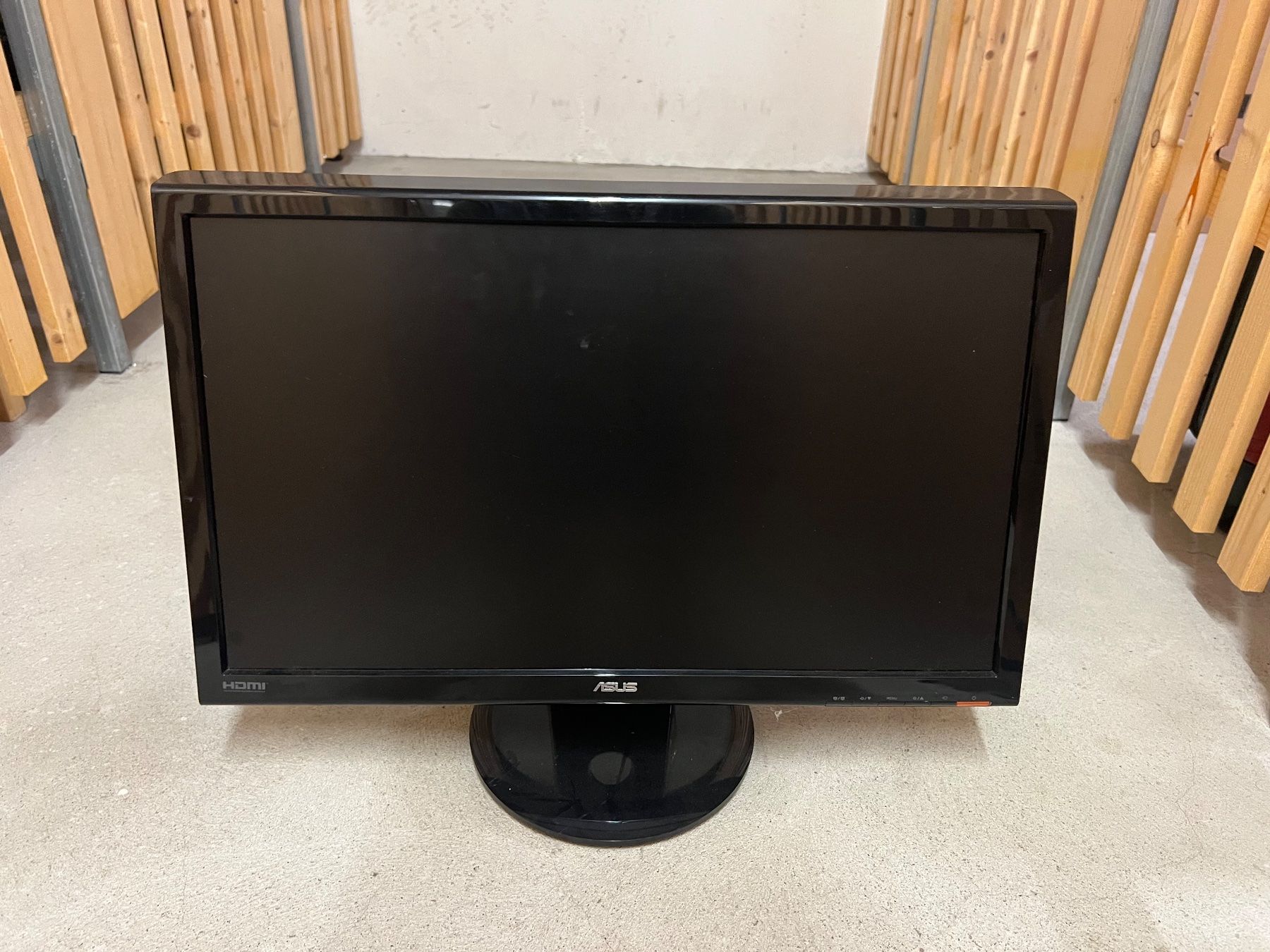 Monitor: ASUS VH242H 24" Monitor – Usato da Zürich venduto da bit_699t