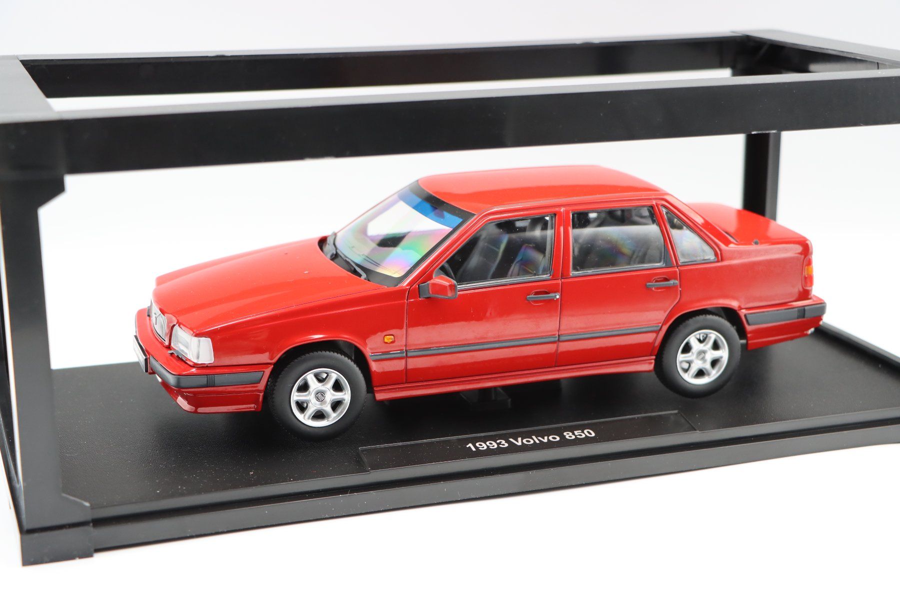 Volvo Modellini d'auto: Volvo 850 1993 1:18 Triple9 – Nuovo e nell'imballaggio originale da Bühl b.Aarberg venduto da modelldiecast 3