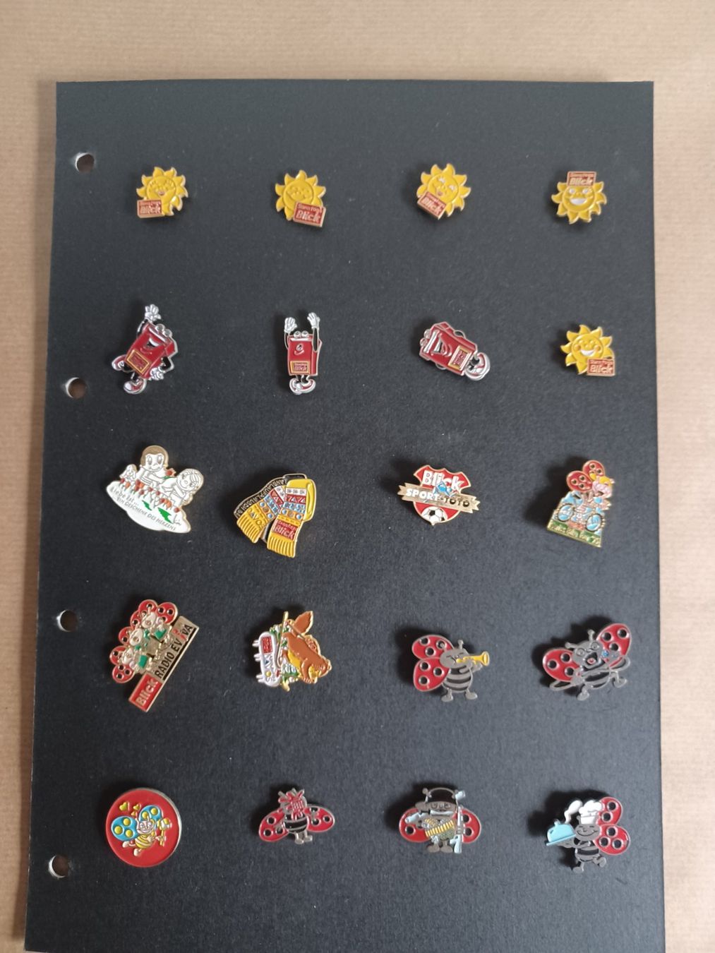 Swiss Placchette & Badge: c/40+ verschiedene Pins Blick/Käferli mit Verschluss – Usato da Hagendorn venduto da siwasi3 1