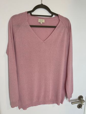 Dünner Sommerpullover in einem hellen Rosaton in Grösse L